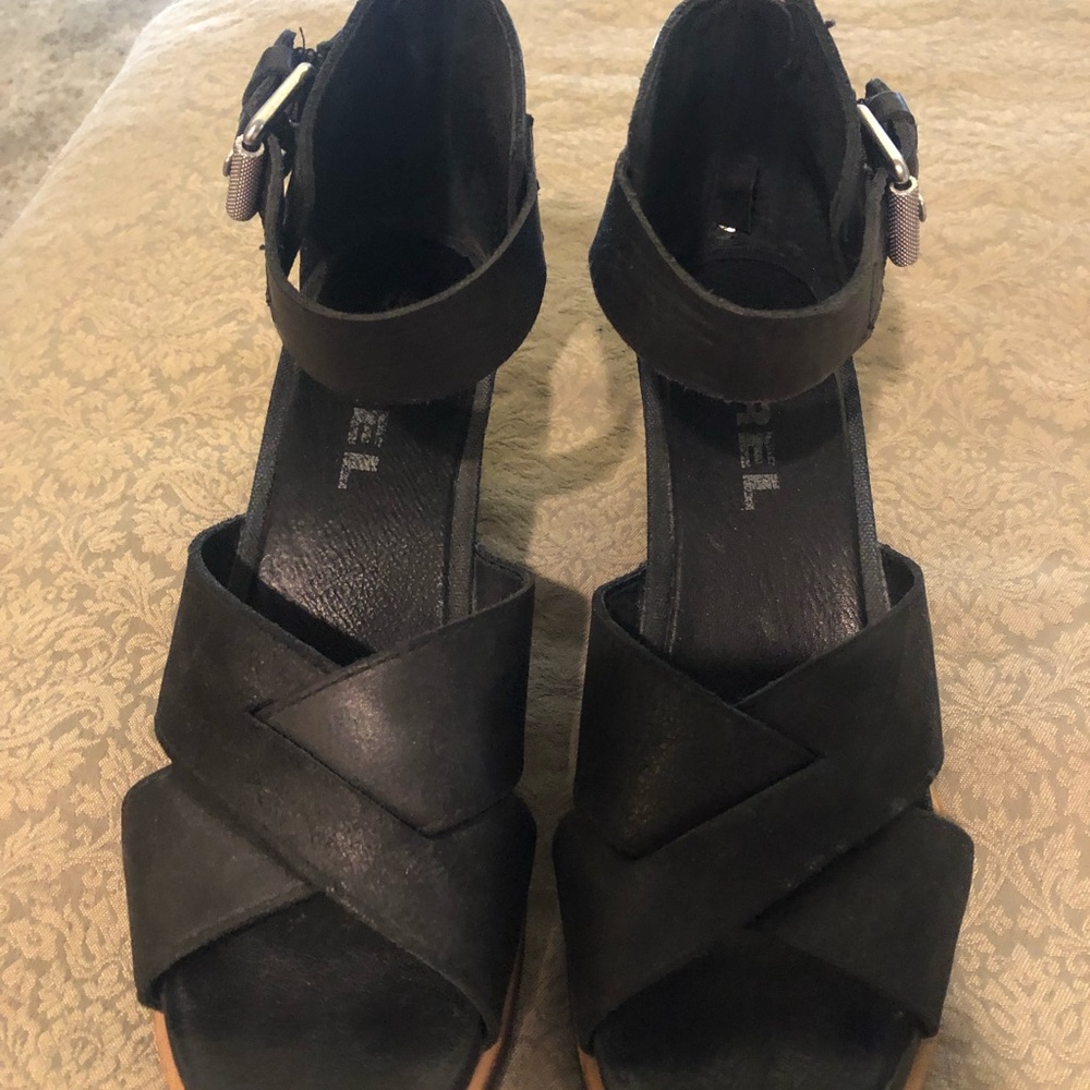 Sorel Size 10 Black Wedges sandals like New